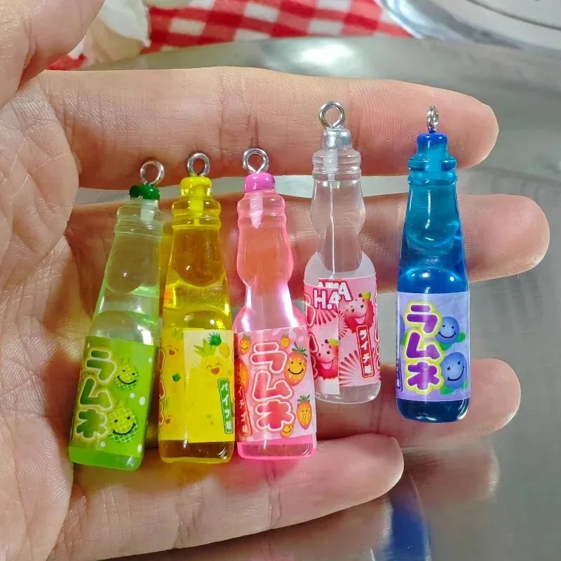 Resin Art Gift Ideas - 10 Stück kleine Getränkeflaschen-Harzanhänger, Kawaii-Getränkeflaschen-Anhänger, DIY-Bastelzubehör
